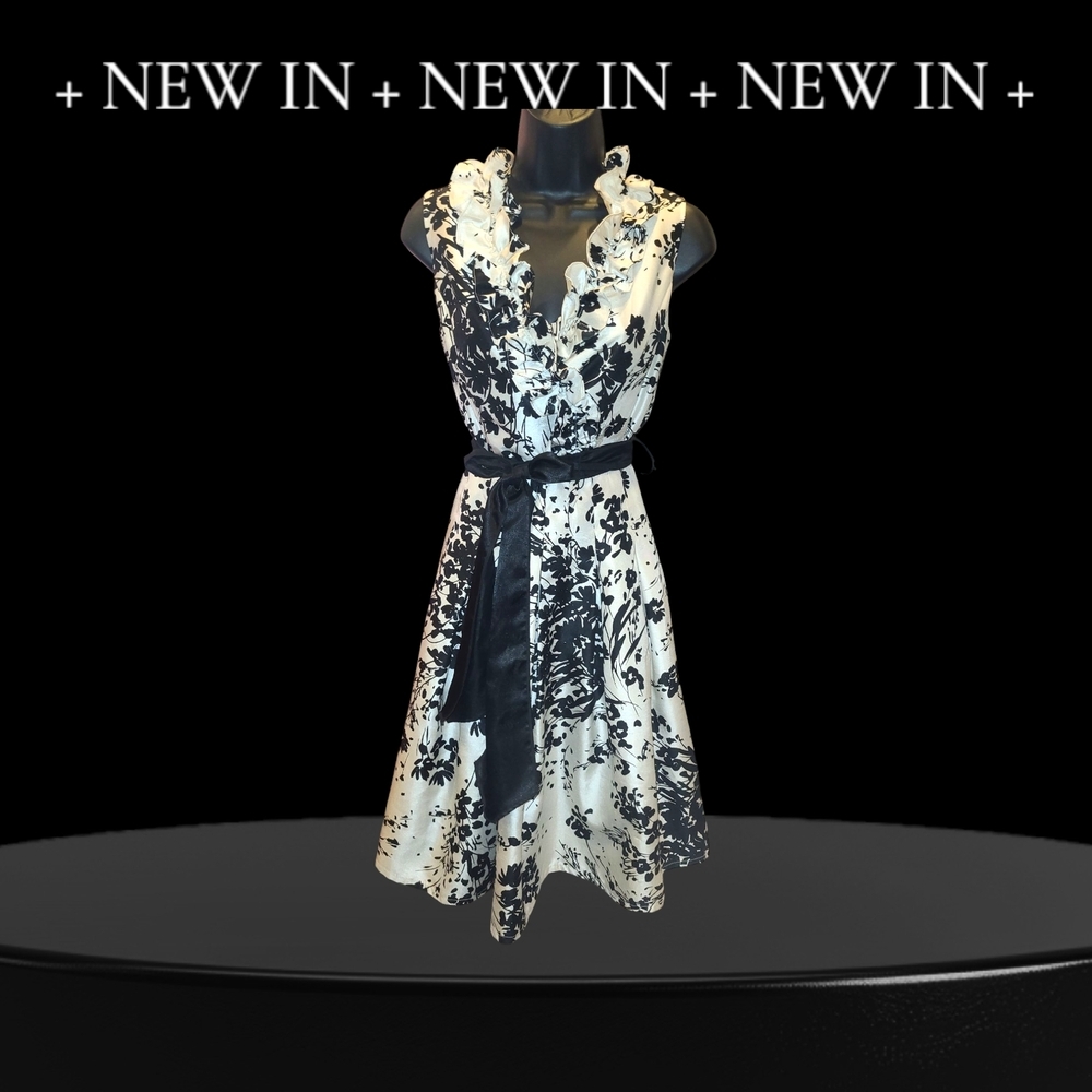 Jessica Howard Black and White Floral Midi Dress